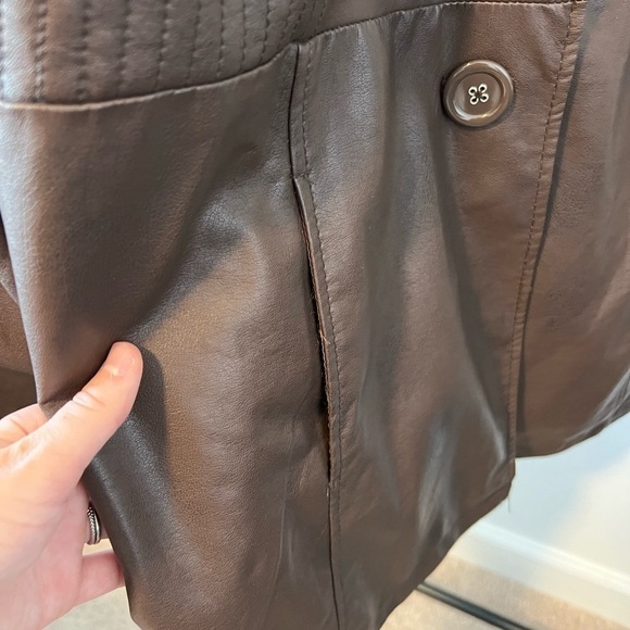 susan Graver Women’s Brown Faux Leather Jacket Size Medium - Picture 4 of 9